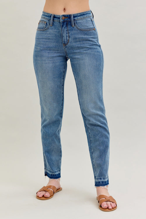 Judy Blue Charlotte Boyfriend Jeans (Medium Wash)