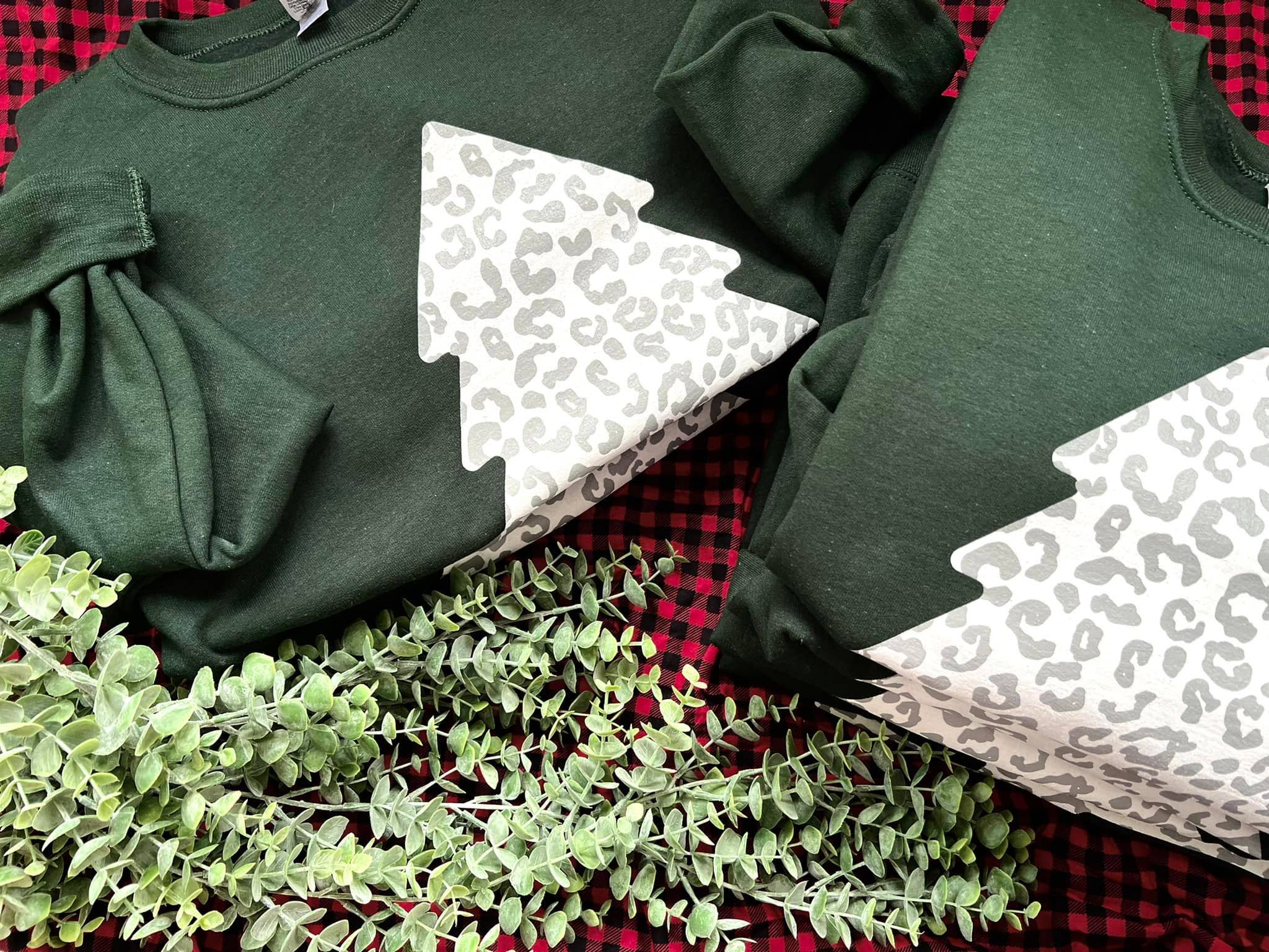 Snow Leopard Christmas Tree Sweatshirt (Forest Green)