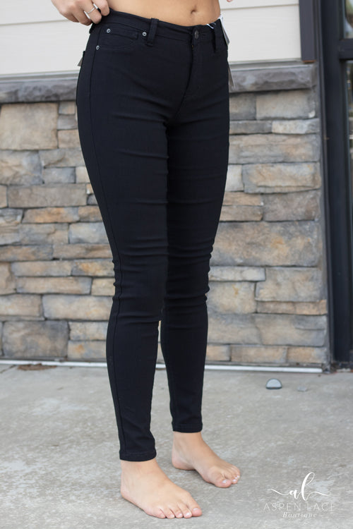 Peyton Hyperstretch Skinny Jeans (Black)