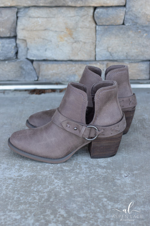Dixie Ann Booties (Taupe)