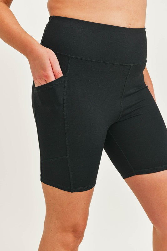 *Online Exclusive* Tapered Band Essential Biker Shorts in Black