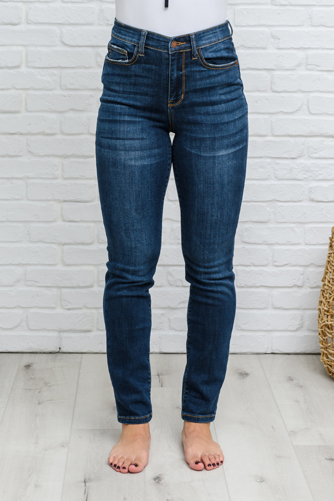*Online Exclusive* Judy Blue Reba Clean Relaxed Fit Jeans