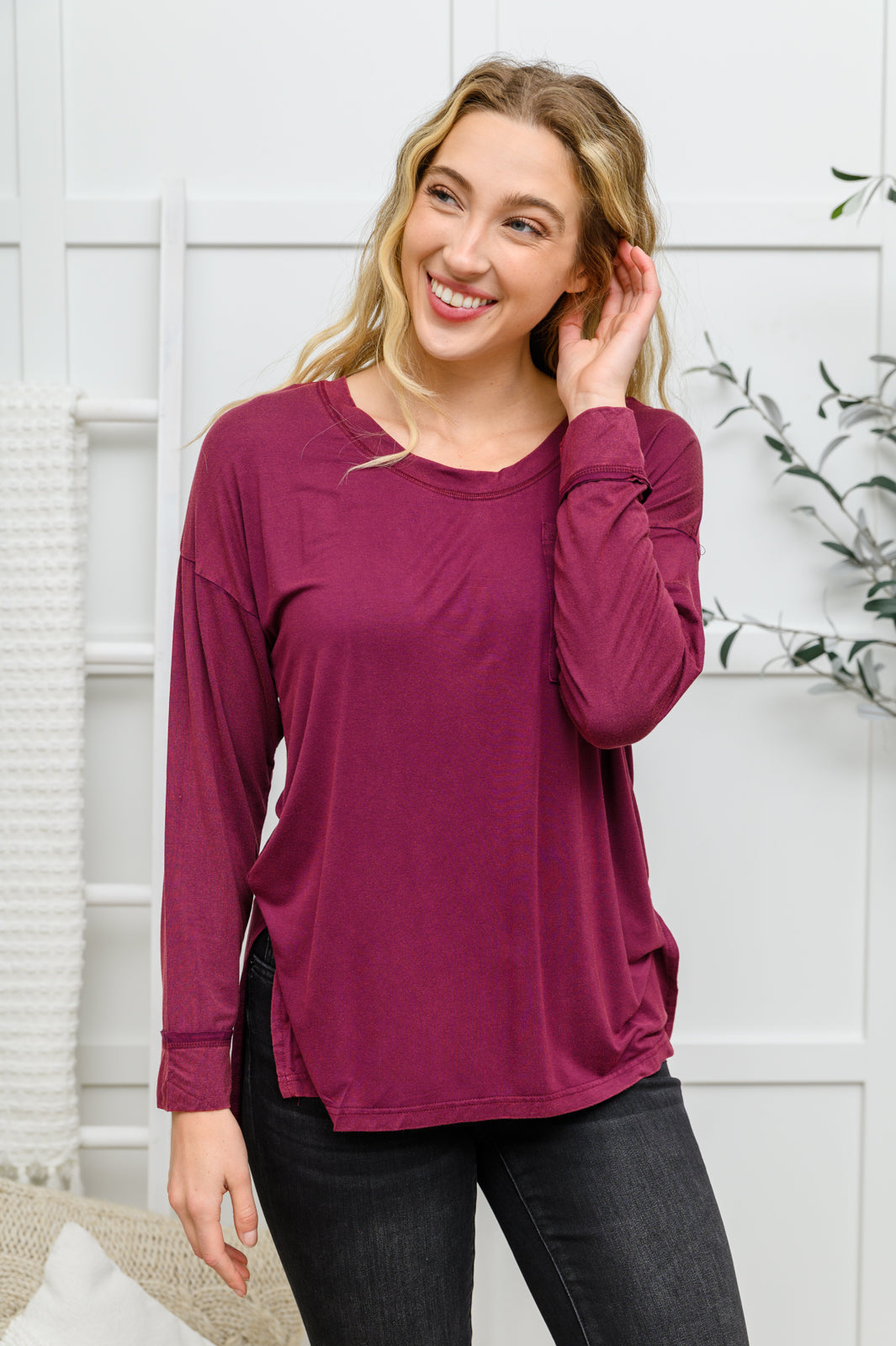 *Online Exclusive* Long Sleeve Knit Top With Pocket In Burgundy
