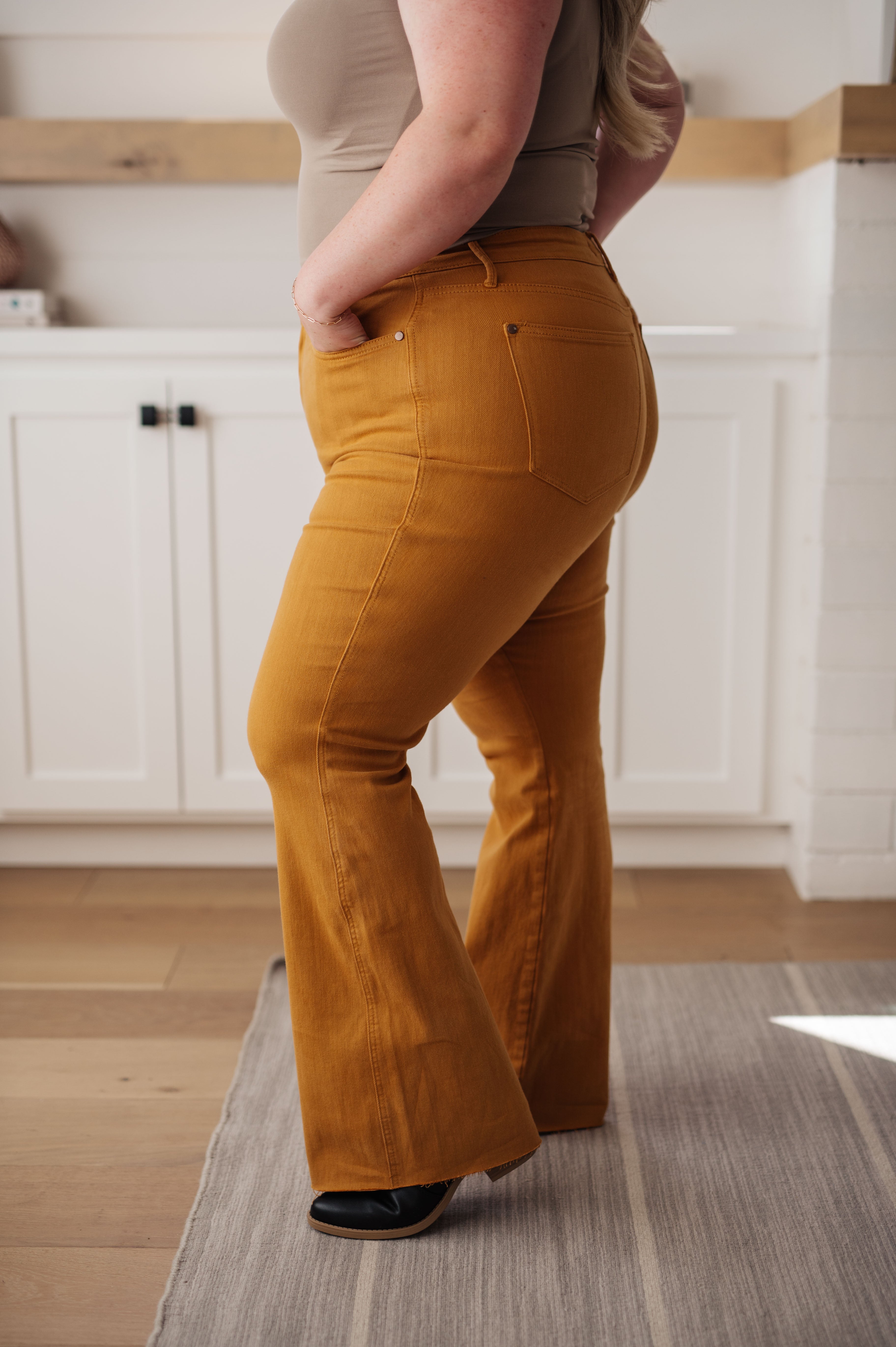 *Online Exclusive* Judy Blue Melinda Control Top Flare Jeans (Marigold)