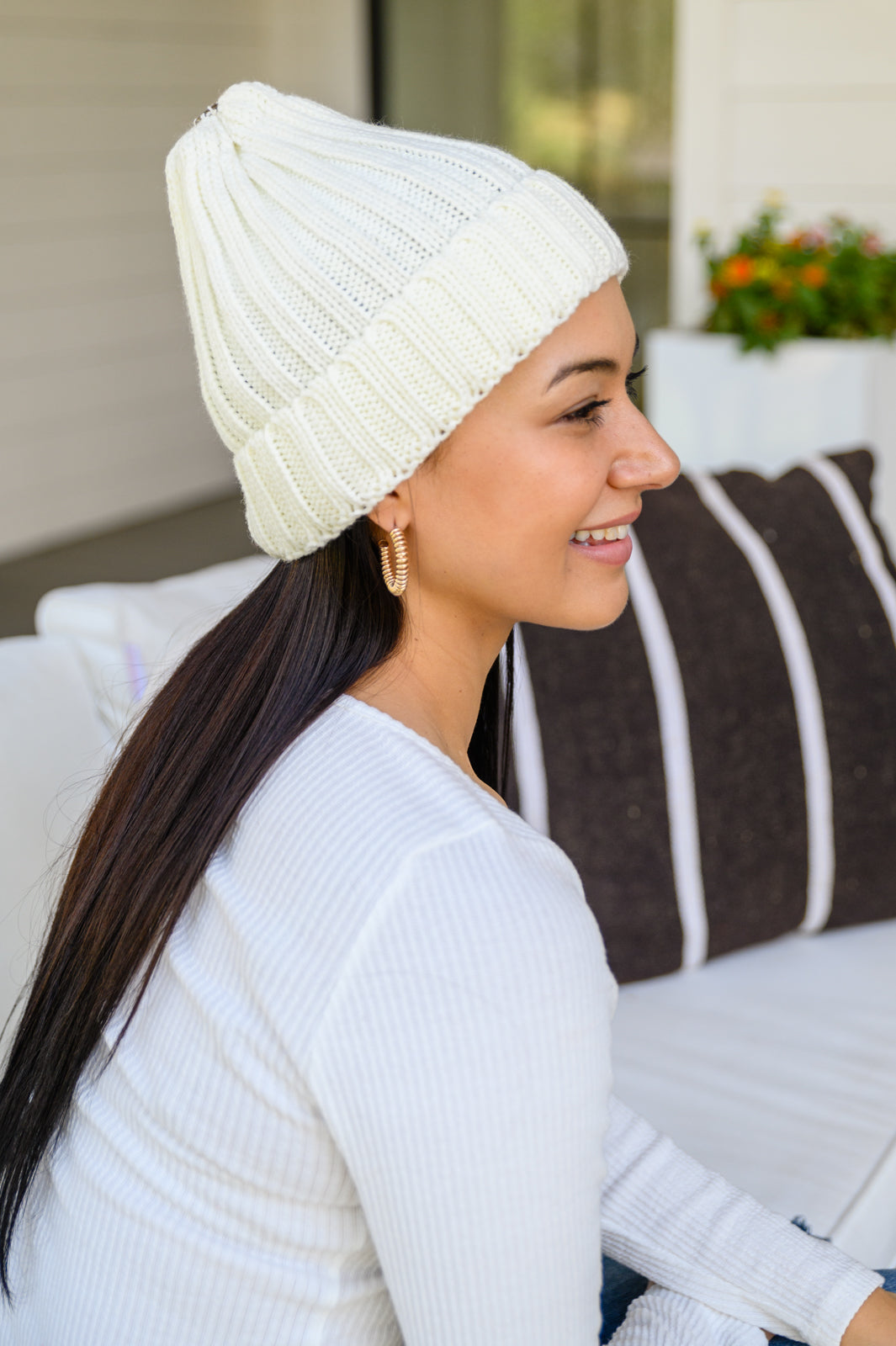 *Online Exclusive* Rib Knit Beanie With Detachable Pom Pom In White