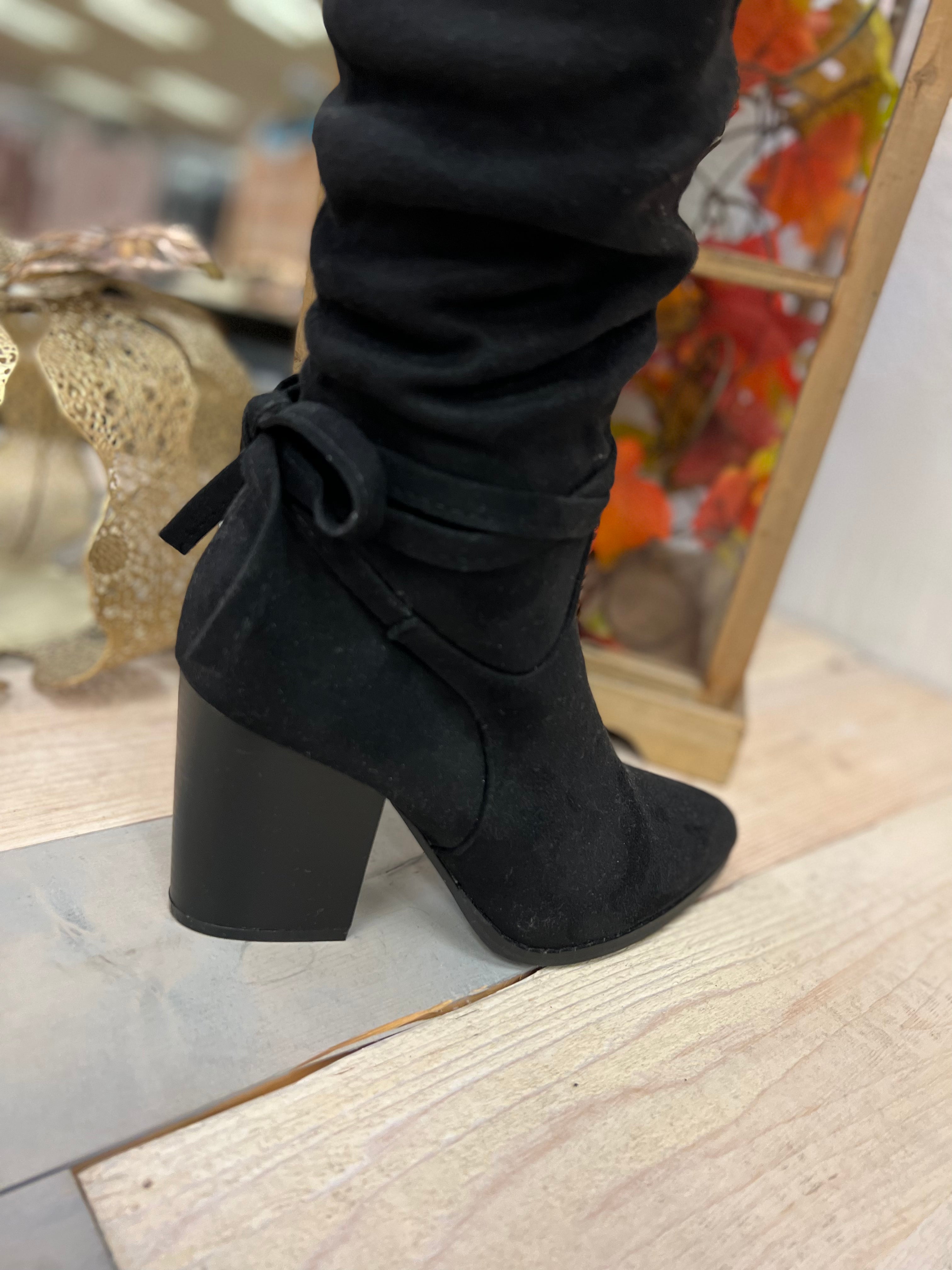 Viella Boots (Black)